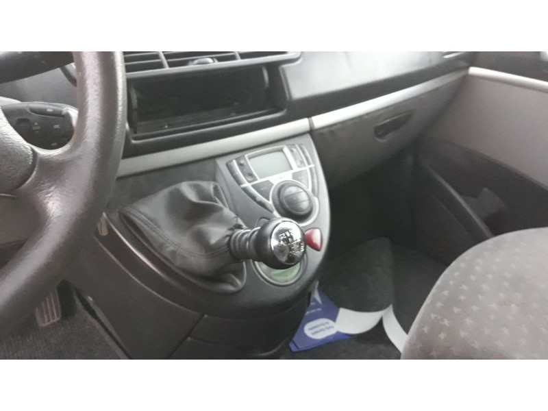 peugeot 807 del año 2005