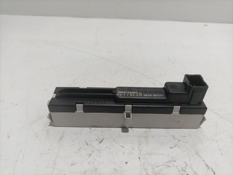 Recambio de modulo electronico para peugeot 207 referencia OEM IAM 9665103980 BITRON 