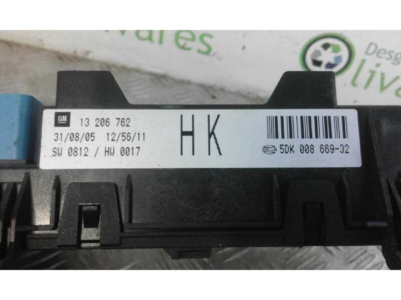 Recambio de caja reles / fusibles para opel astra gtc enjoy   |   12.04 - 12.06 | 2004 - 2006 | 90 cv / 66 kw referencia OEM IAM