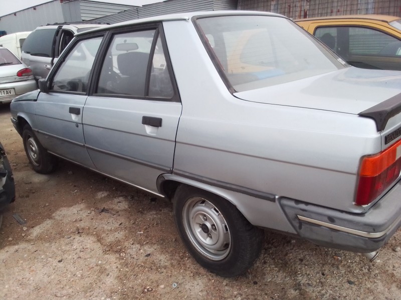 renault r9 del año 0