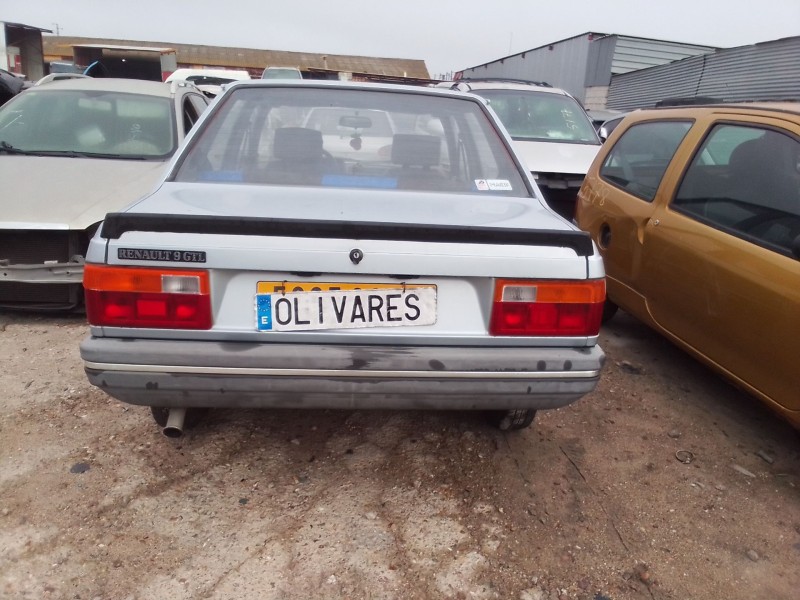 renault r9 del año 0