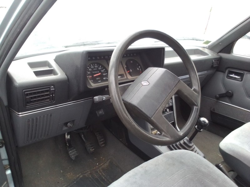 renault r9 del año 0