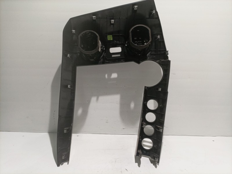 Recambio de consola central para ssangyong actyon referencia OEM IAM 7661031000HCH  