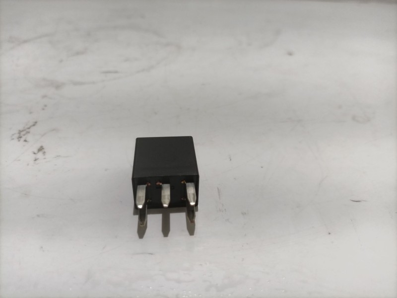 Recambio de rele para ssangyong actyon referencia OEM IAM 8441006010  