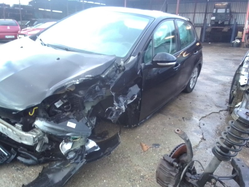 peugeot 208 del año 2012