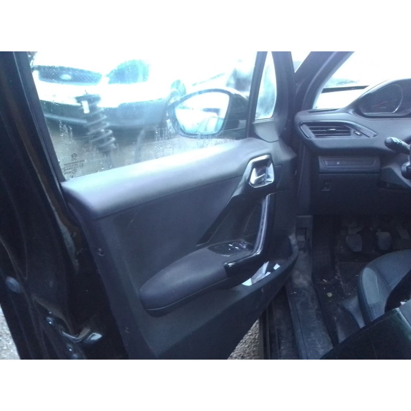 peugeot 208 del año 2012