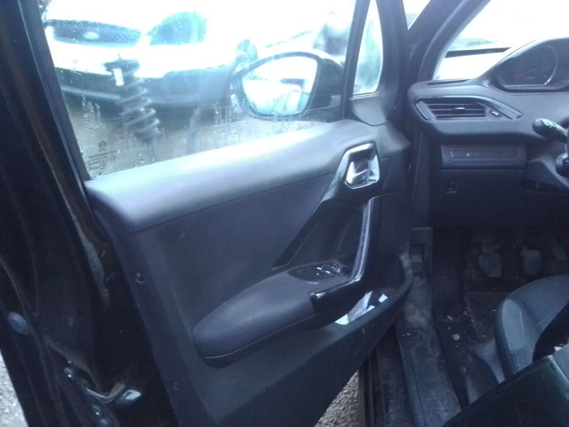 peugeot 208 del año 2012