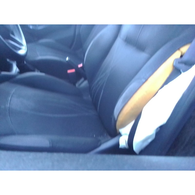 peugeot 208 del año 2012