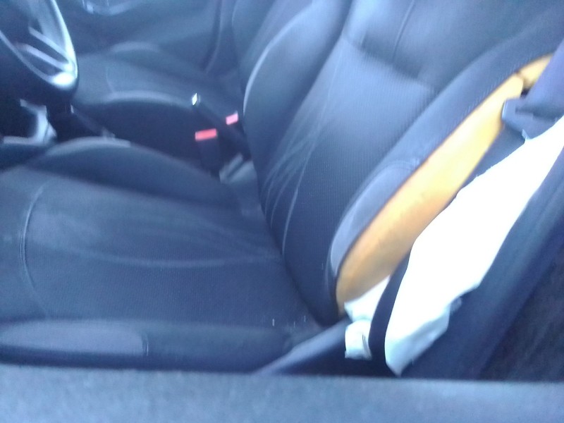 peugeot 208 del año 2012