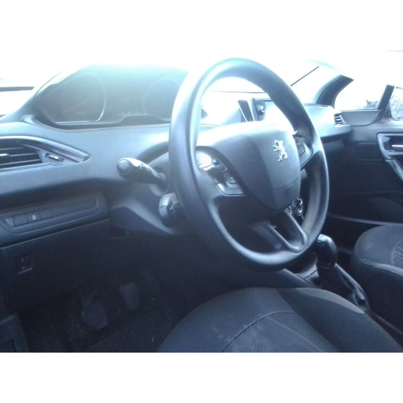 peugeot 208 del año 2012