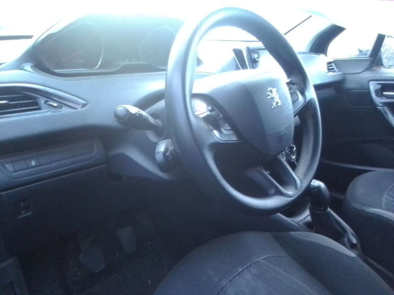 peugeot 208 del año 2012