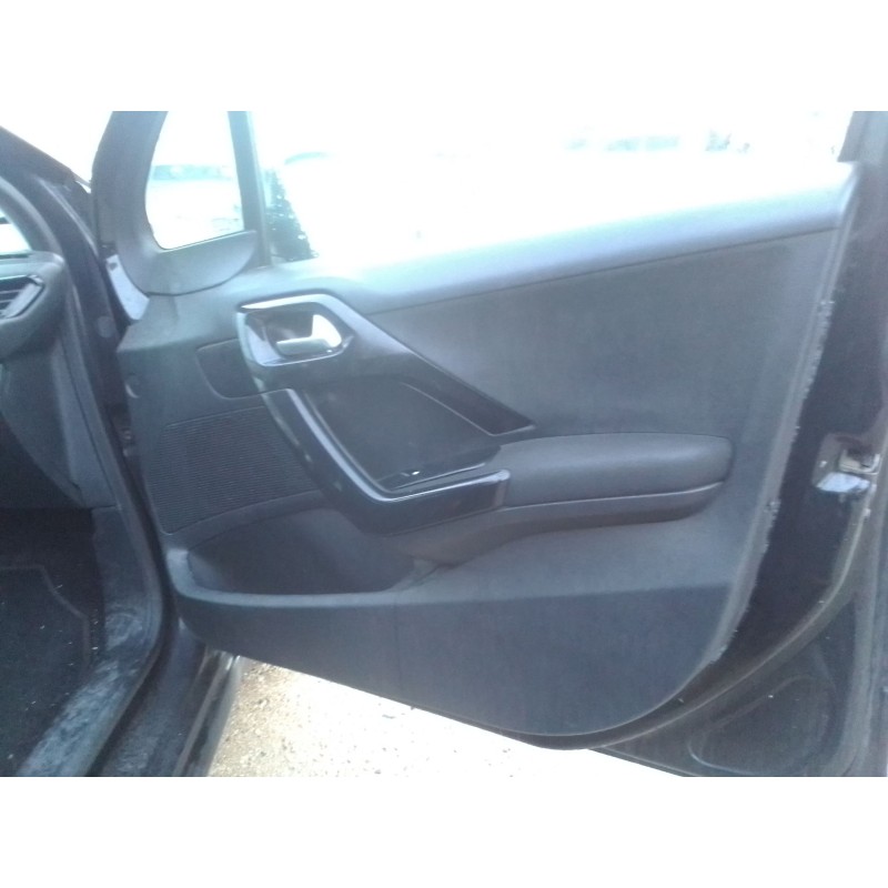 peugeot 208 del año 2012