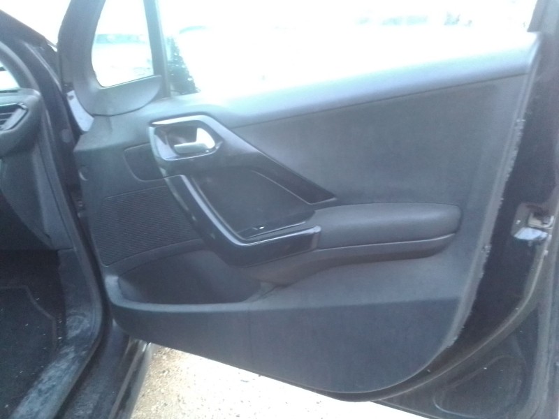 peugeot 208 del año 2012