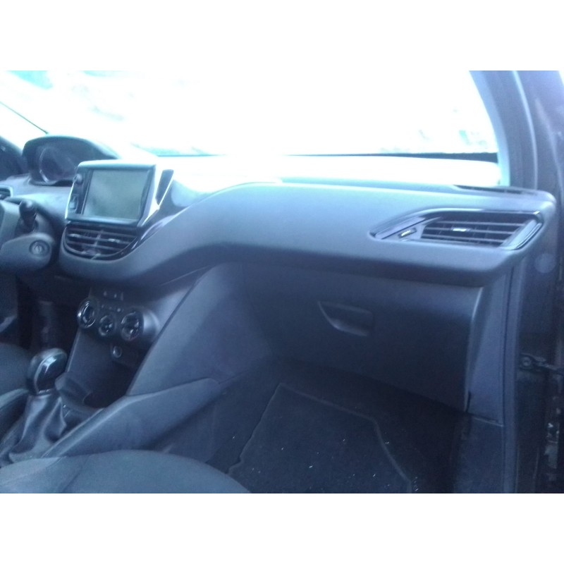 peugeot 208 del año 2012