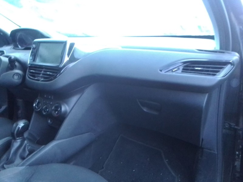 peugeot 208 del año 2012