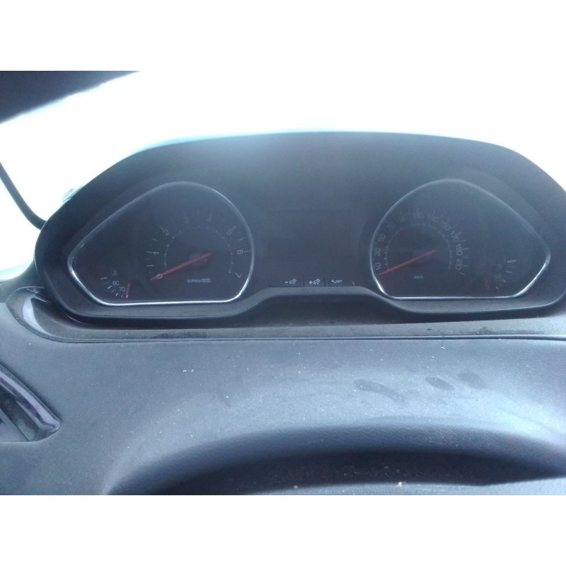 peugeot 208 del año 2012