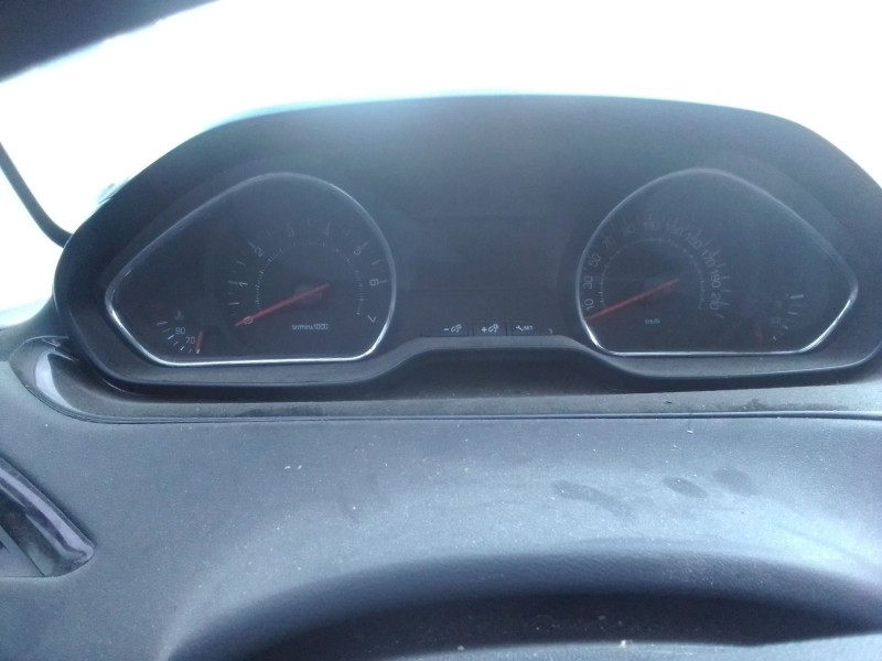 peugeot 208 del año 2012