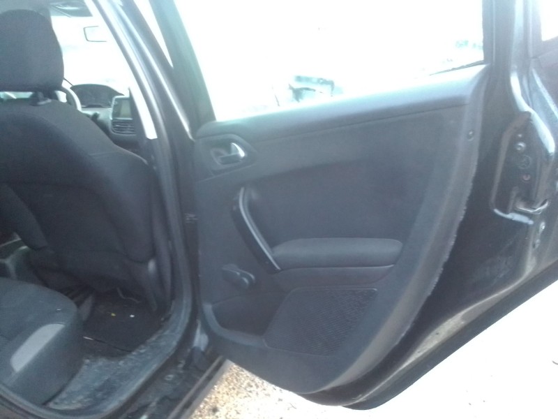 peugeot 208 del año 2012