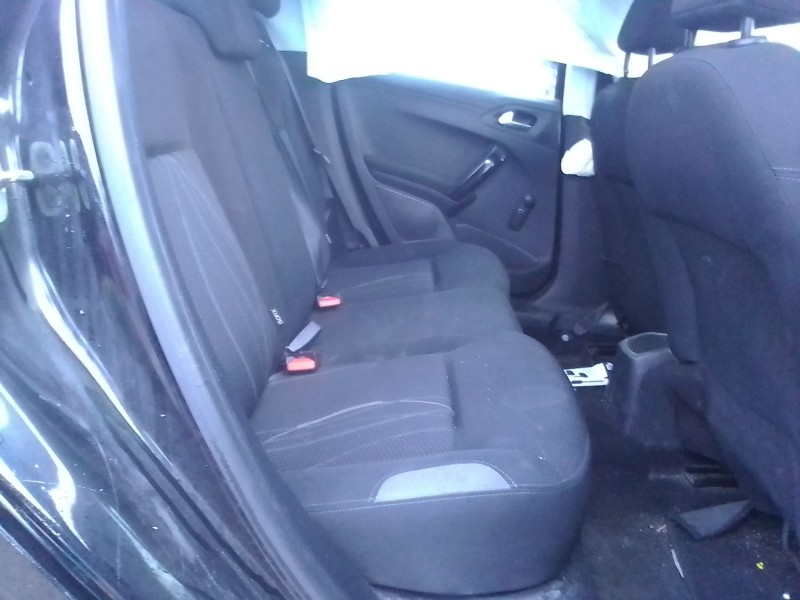 peugeot 208 del año 2012