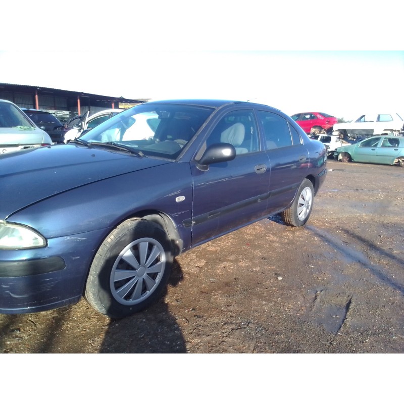 mitsubishi carisma berlina 5 (da0) del año 2002