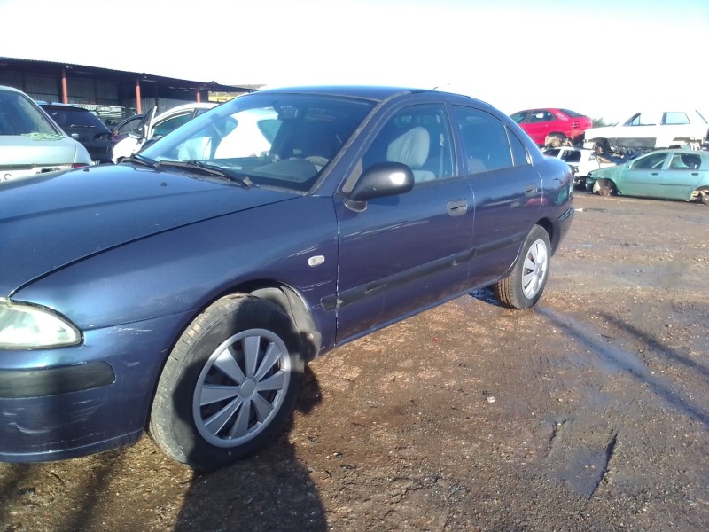 mitsubishi carisma berlina 5 (da0) del año 2002