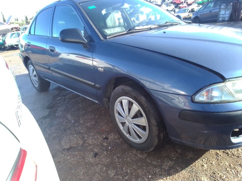 mitsubishi carisma berlina 5 (da0) del año 2002