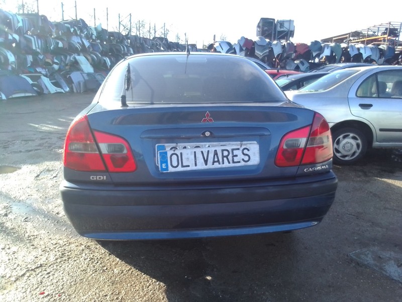 mitsubishi carisma berlina 5 (da0) del año 2002