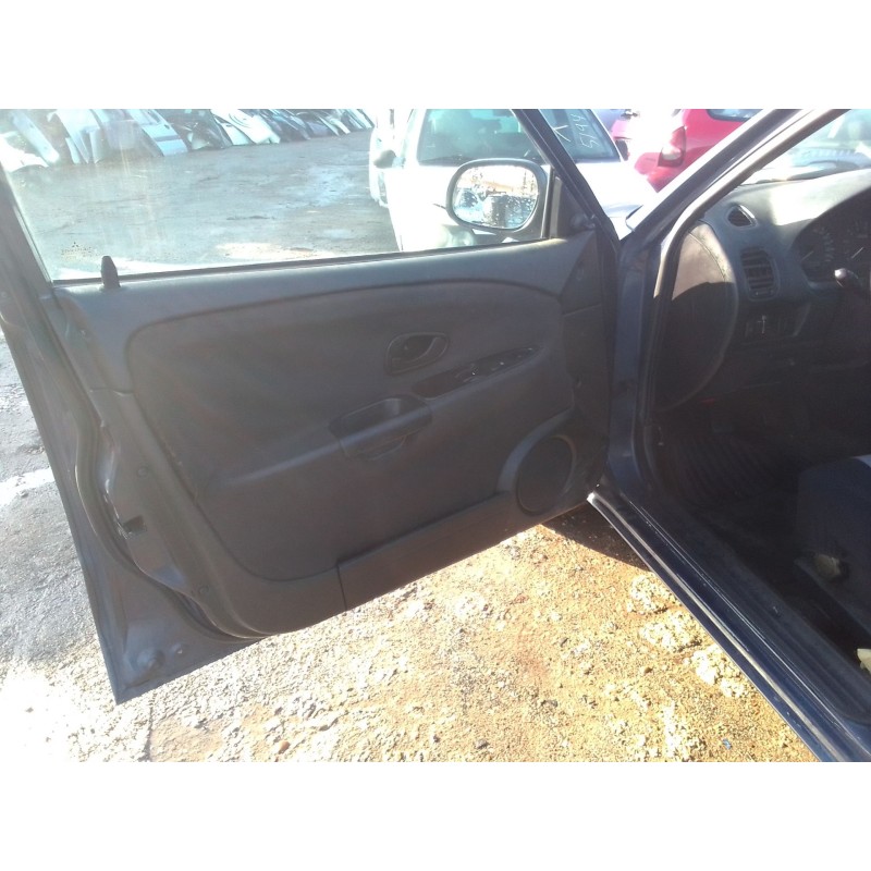 mitsubishi carisma berlina 5 (da0) del año 2002