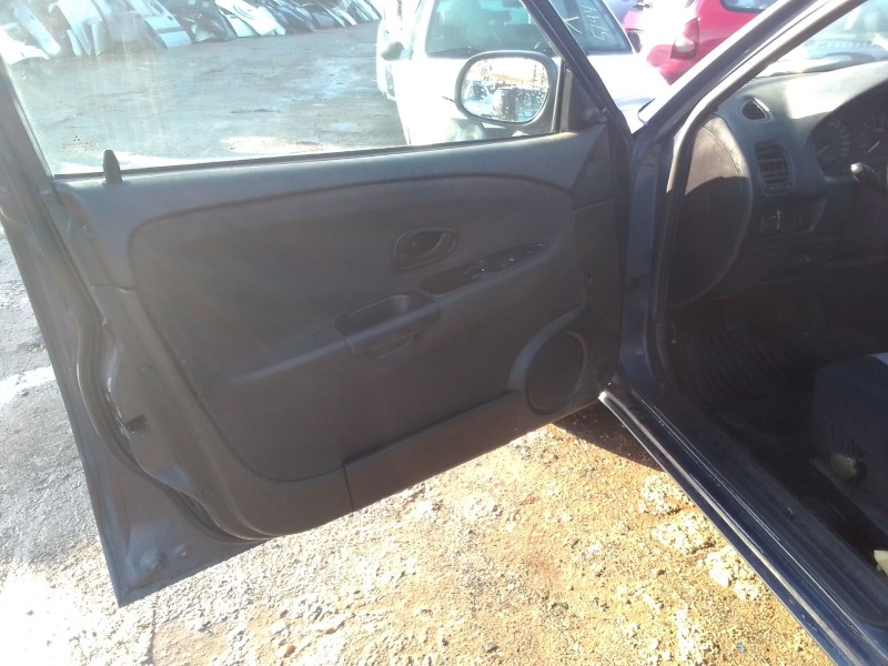 mitsubishi carisma berlina 5 (da0) del año 2002