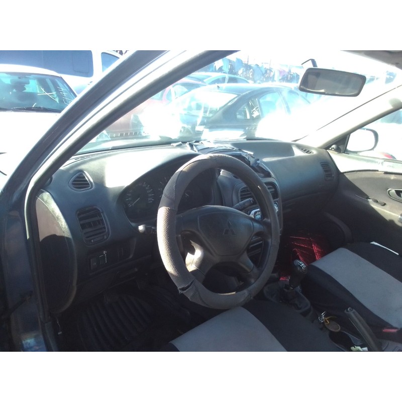 mitsubishi carisma berlina 5 (da0) del año 2002