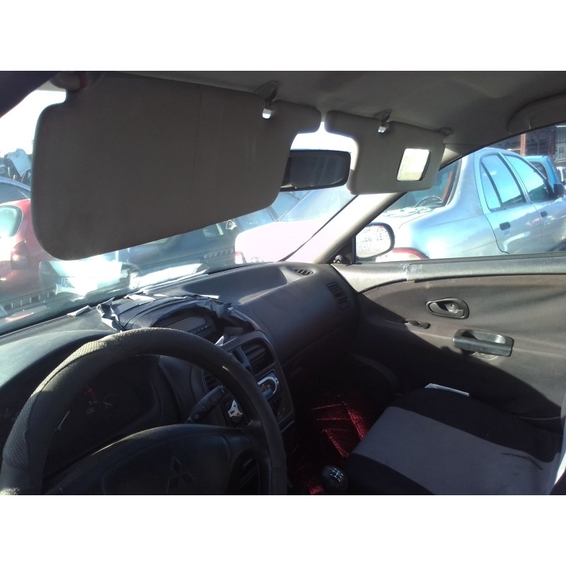 mitsubishi carisma berlina 5 (da0) del año 2002