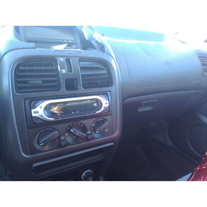 mitsubishi carisma berlina 5 (da0) del año 2002