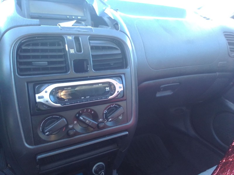 mitsubishi carisma berlina 5 (da0) del año 2002