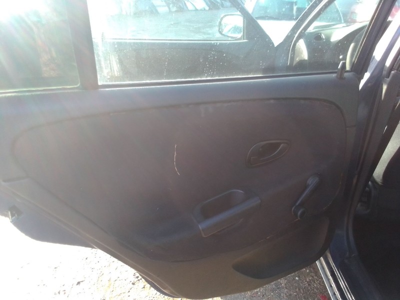 mitsubishi carisma berlina 5 (da0) del año 2002