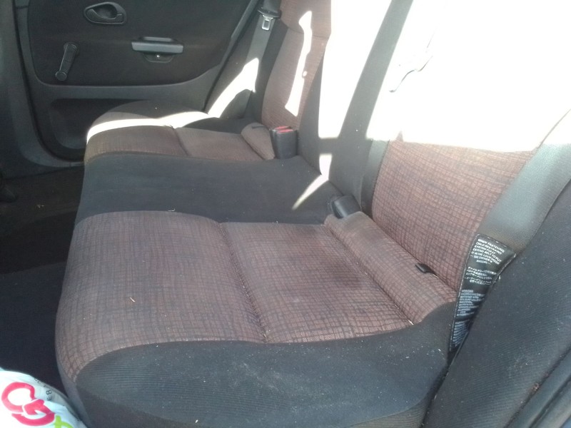 mitsubishi carisma berlina 5 (da0) del año 2002