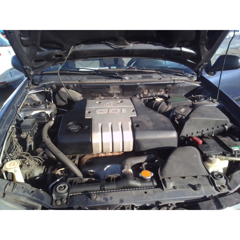 mitsubishi carisma berlina 5 (da0) del año 2002