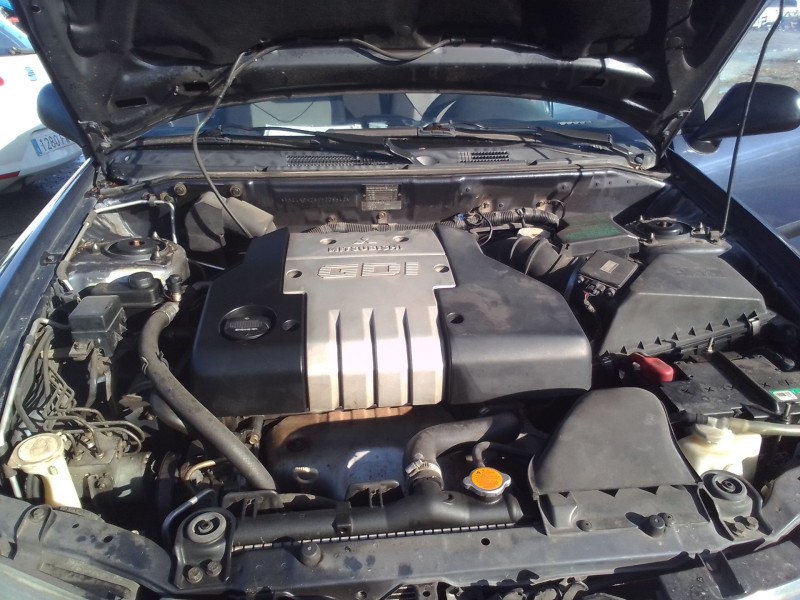 mitsubishi carisma berlina 5 (da0) del año 2002