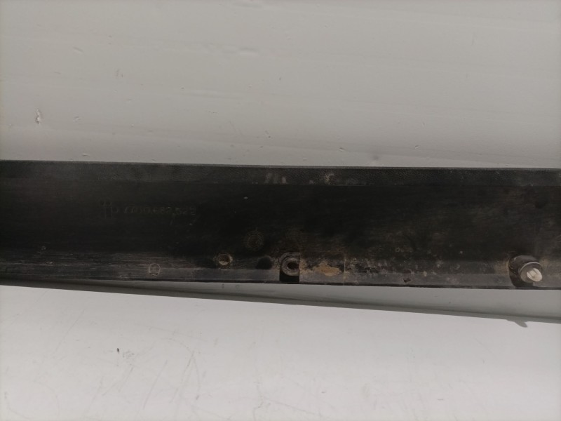 Recambio de moldura para renault 9 tse referencia OEM IAM 7700682322  