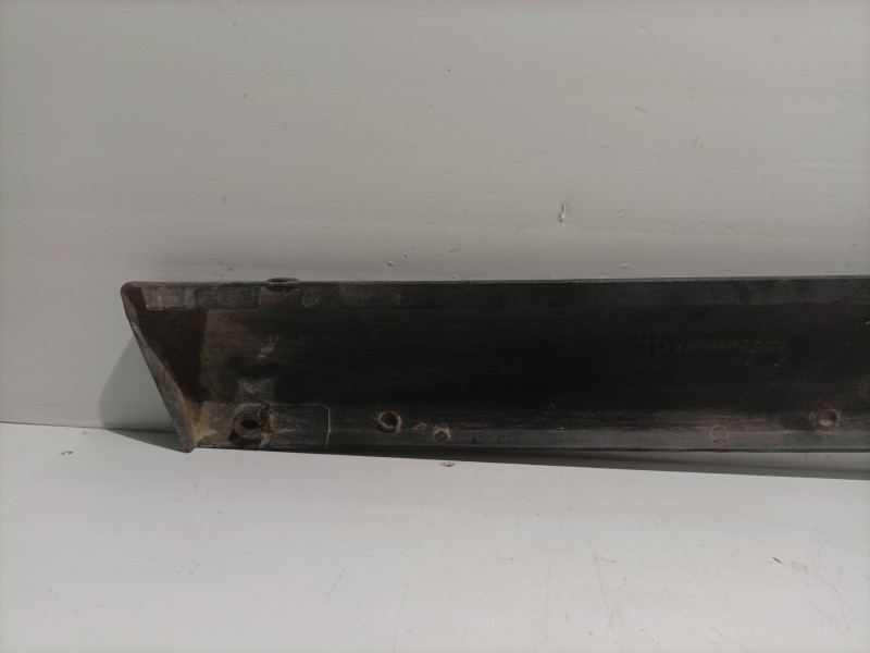 Recambio de moldura para renault 9 tse referencia OEM IAM 7700682322  