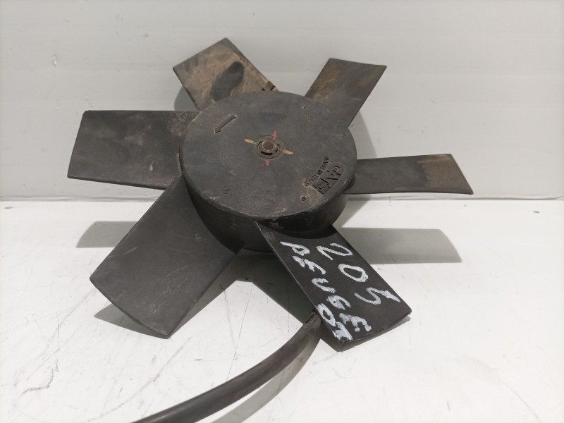 Recambio de electroventilador para peugeot 205 berlina referencia OEM IAM 8015205  9563483580