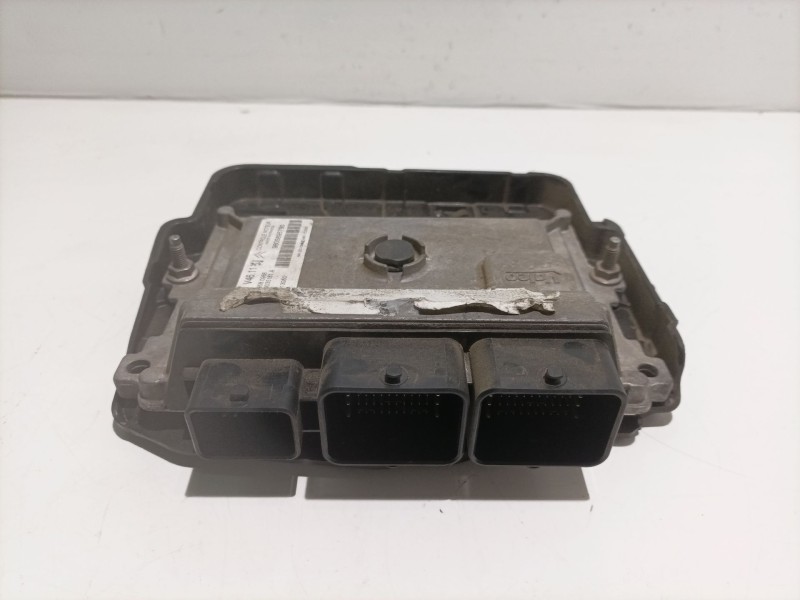 Recambio de centralita motor uce para peugeot 208 referencia OEM IAM 9805895780 V29035181A 133580988