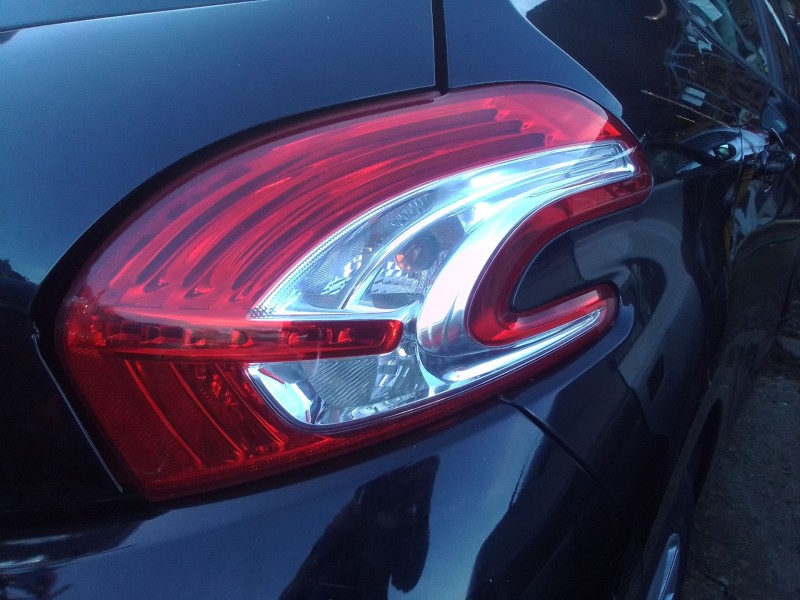 Recambio de piloto trasero derecho para peugeot 208 referencia OEM IAM 9672628380  