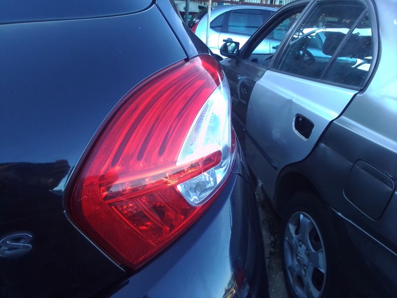 Recambio de piloto trasero derecho para peugeot 208 referencia OEM IAM 9672628380  