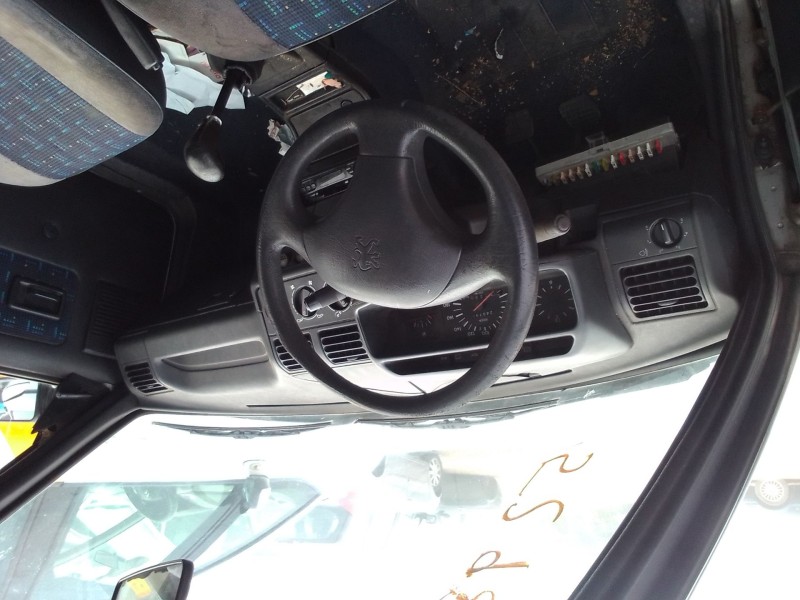 peugeot 205 berlina del año 1999