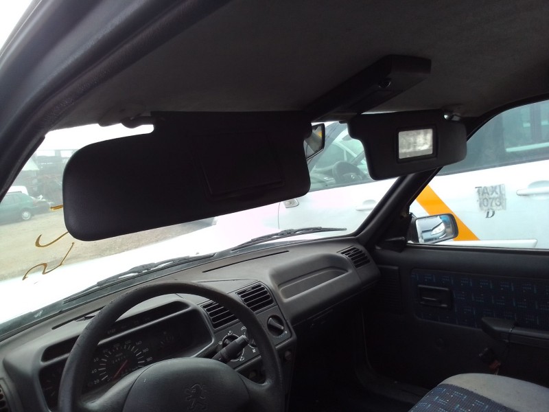 peugeot 205 berlina del año 1999