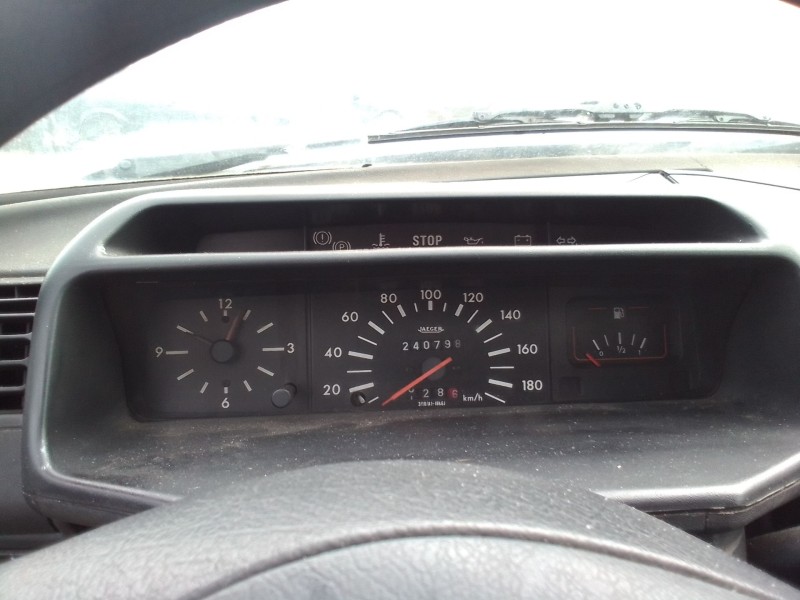 peugeot 205 berlina del año 1999