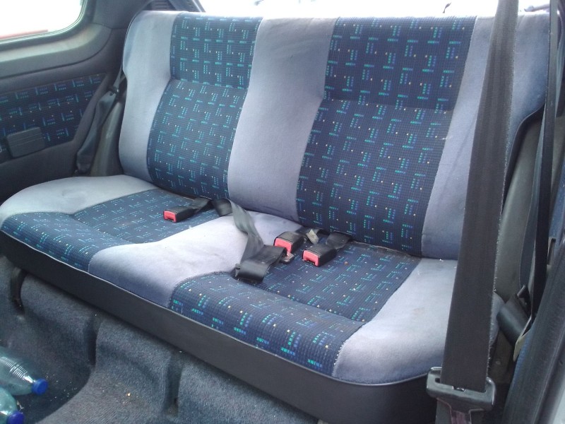 peugeot 205 berlina del año 1999