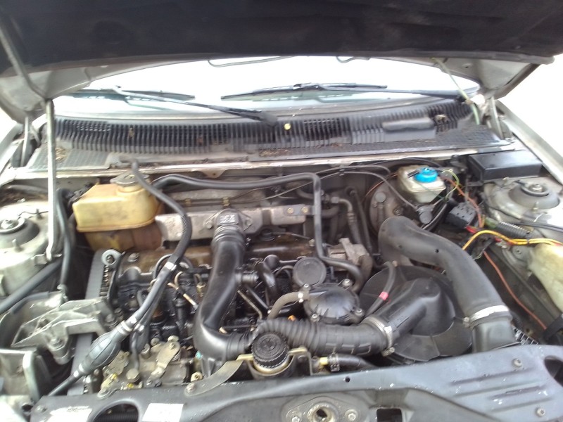 peugeot 205 berlina del año 1999