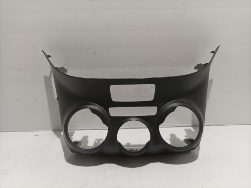 Recambio de embellecedor para peugeot 208 referencia OEM IAM 1096632X  44715X