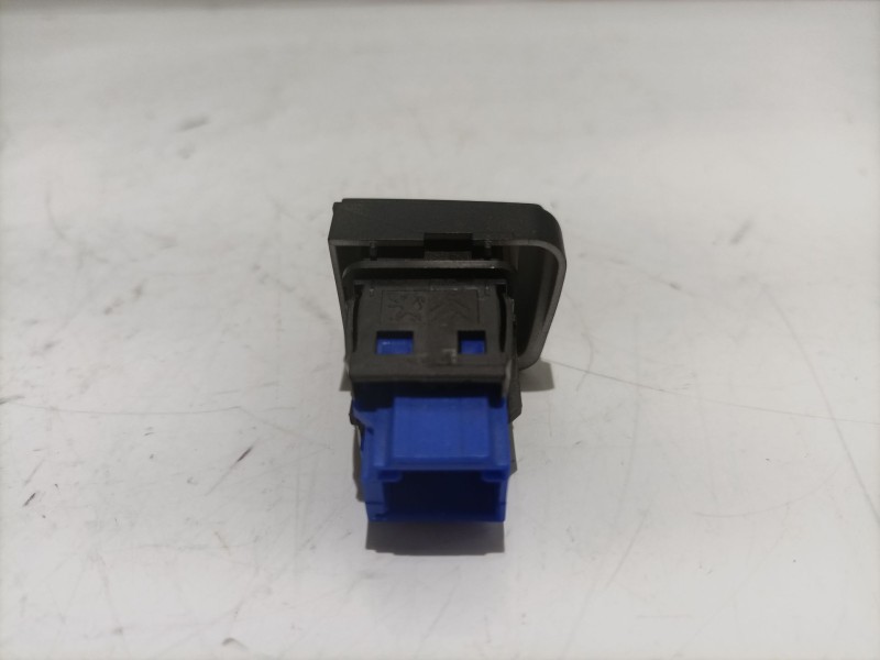 Recambio de warning para peugeot 208 referencia OEM IAM 96750916ZD  